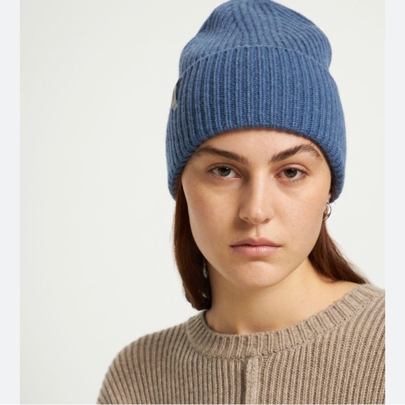 Beautiful Arcteryx Toque - Picture 2 of 2